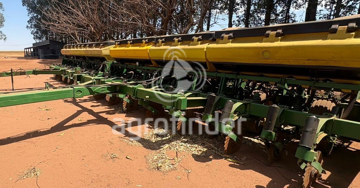 Plantadeira John Deere 2126 CCS ano 2012