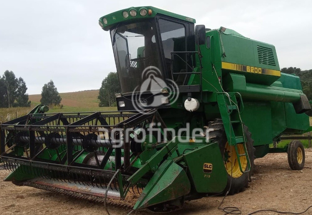 Colheitadeira SLC 6200 ano 1984