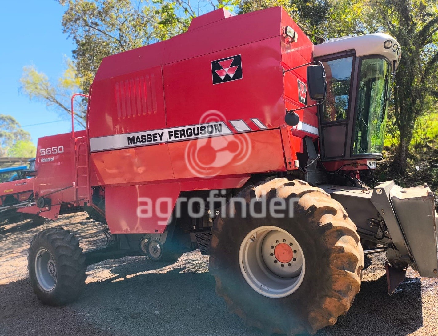 Colheitadeira Massey Ferguson MF 5650 ano 2011 - MF 5650 - Máquinas Agrícolas