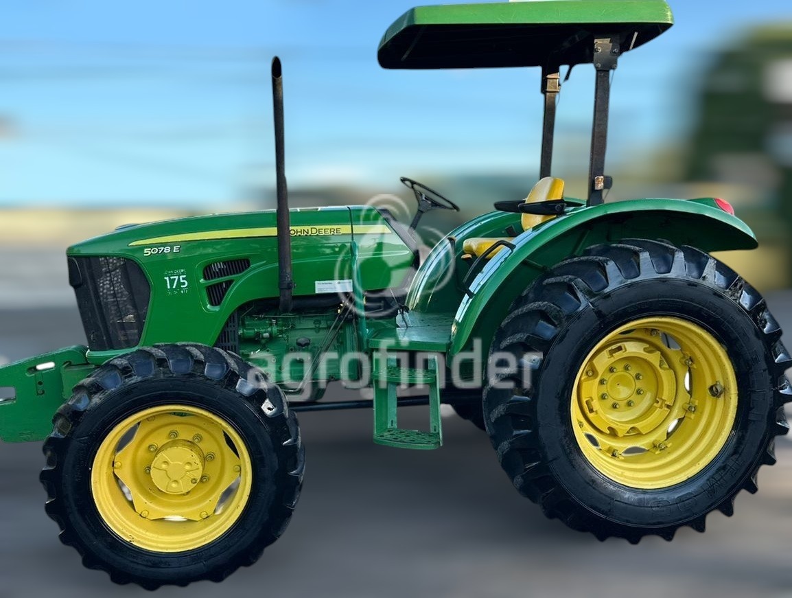 Trator John Deere 5078 E ano 2012