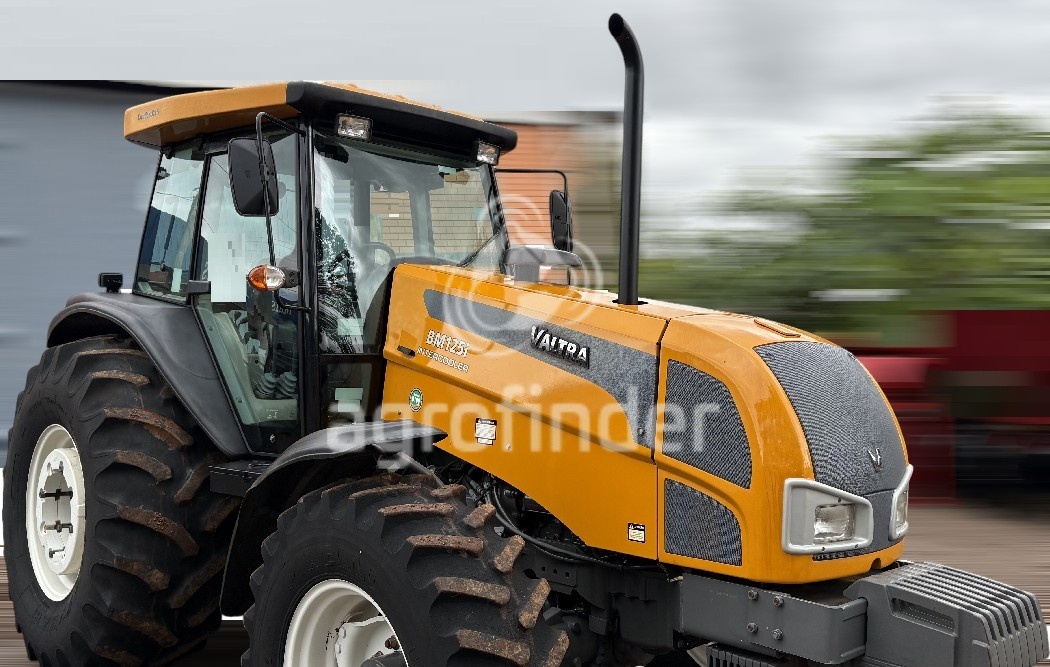 Trator Valtra BM125i ano 2015 - BM125i - Máquinas Agrícolas