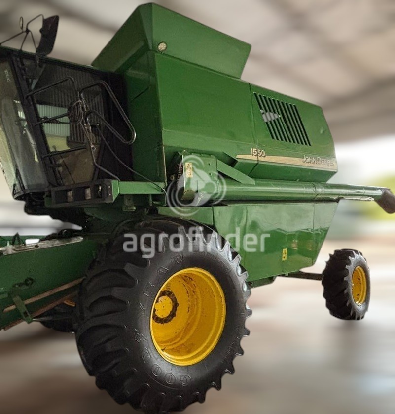 Colheitadeira John Deere 1550 ano 2002