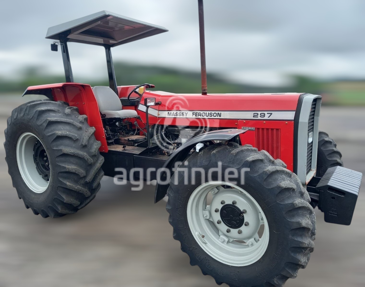 Trator Massey Ferguson MF 297 ano 2002