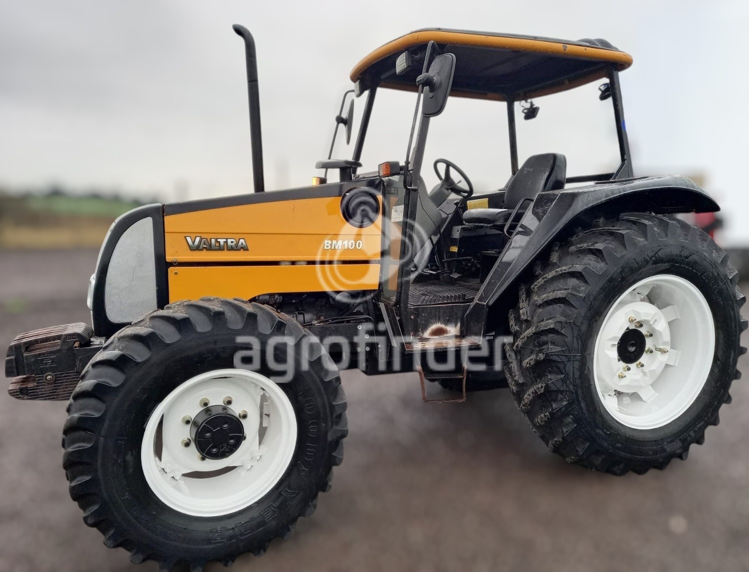 Trator Valtra BM 100 ano 2007