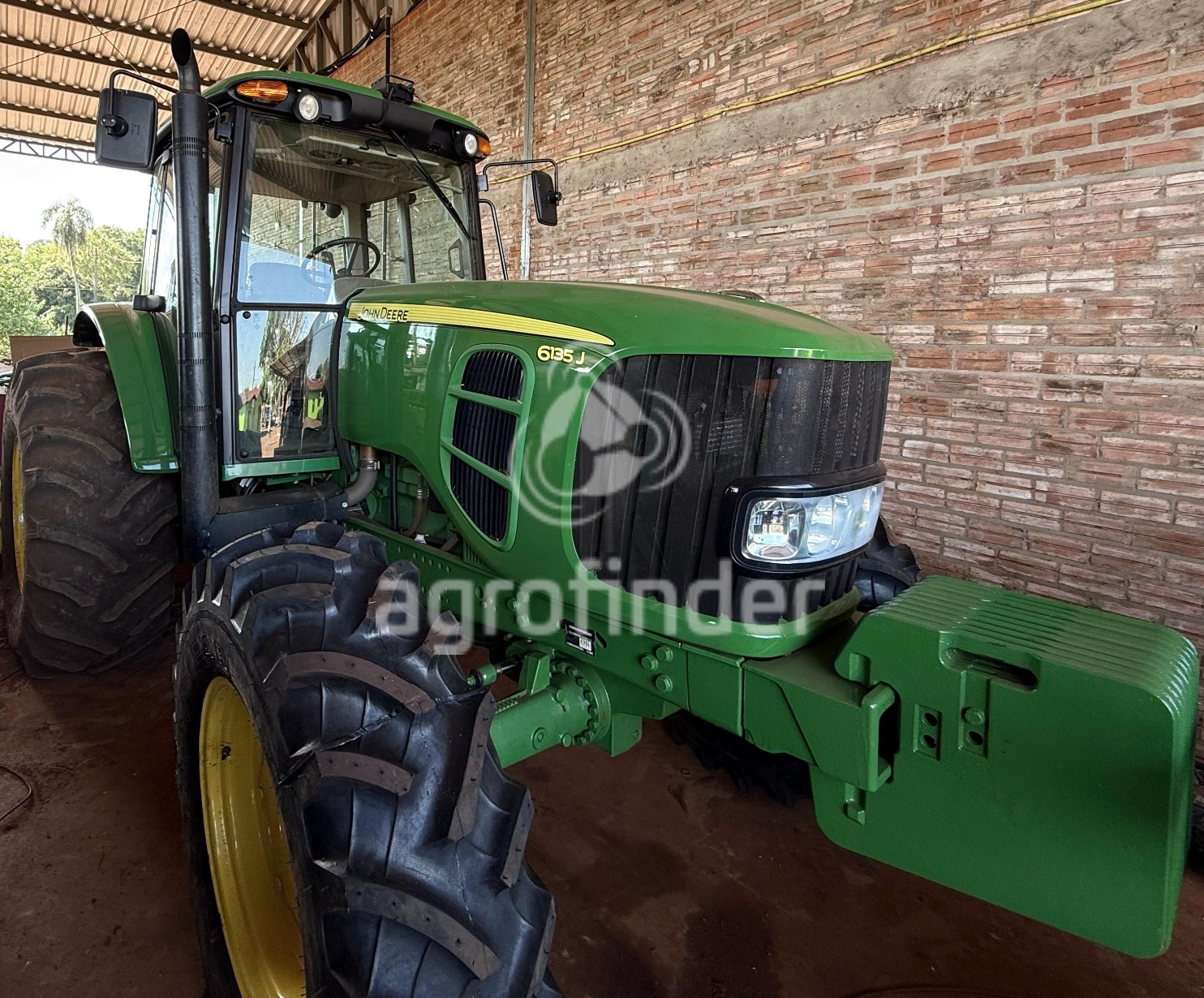 Trator John Deere 6135J ano 2021