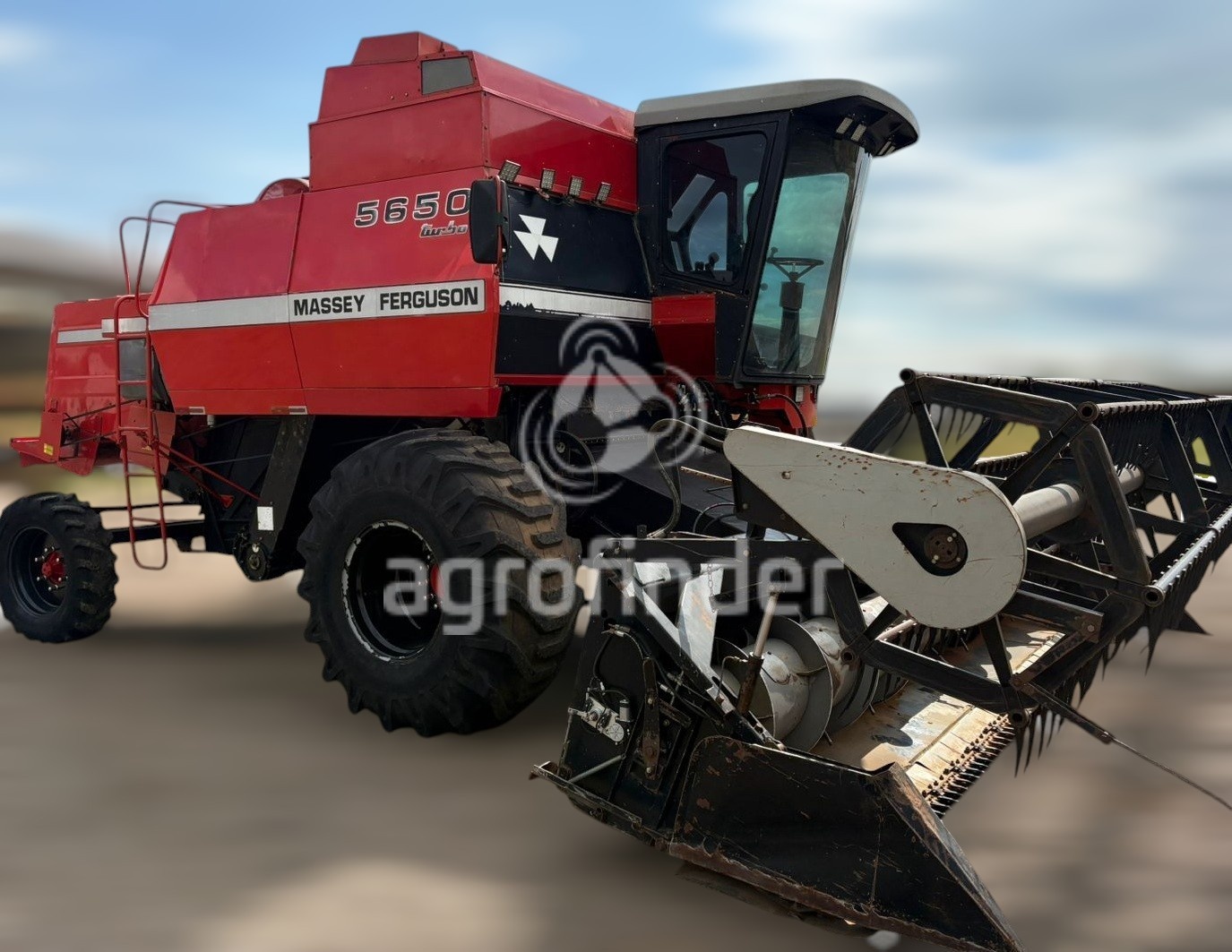 Colheitadeira Massey Ferguson MF 5650 ano 2001