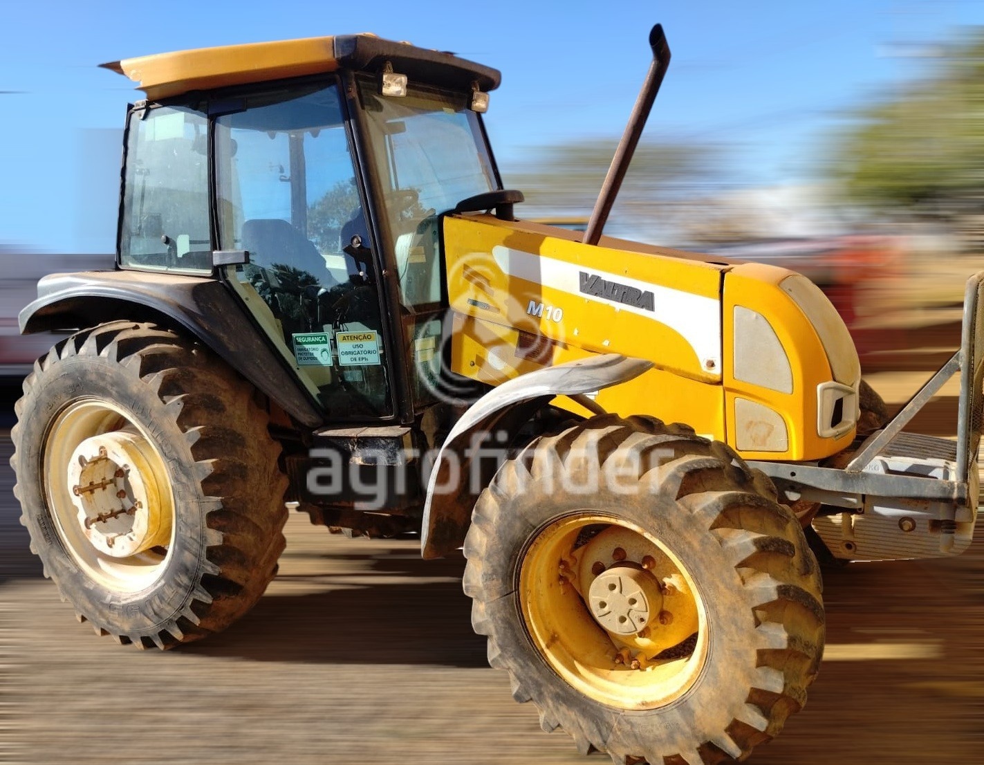 Trator Valtra BM 100 ano 2013 - BM 100 - Máquinas Agrícolas