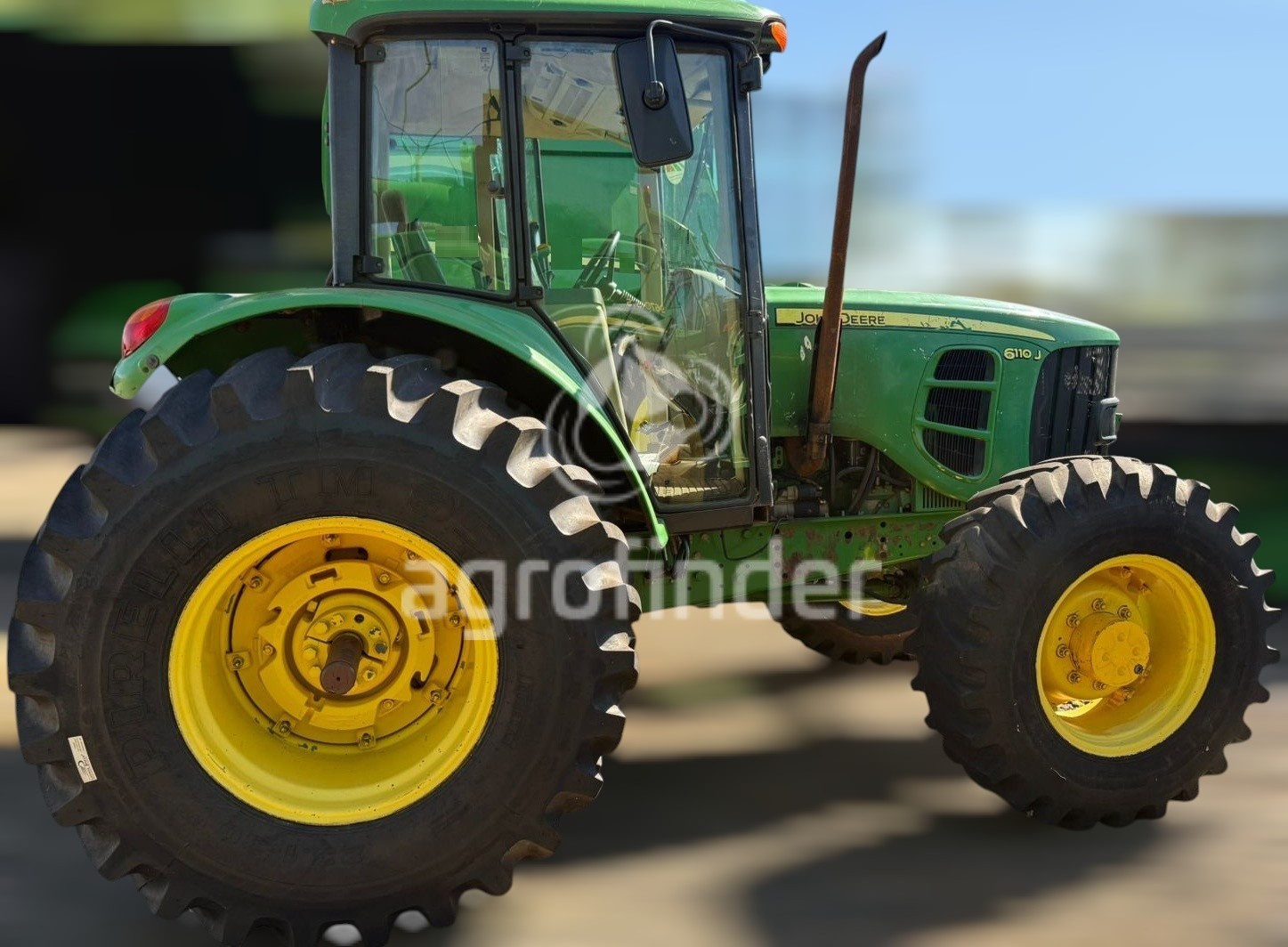 Trator John Deere 6110J ano 2012