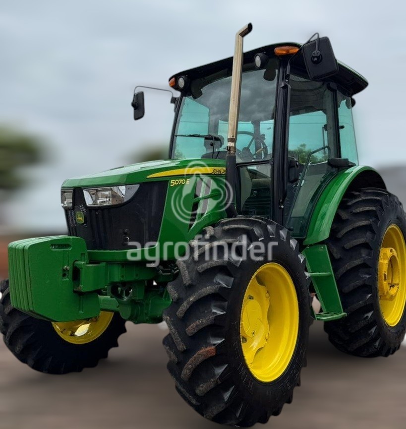 Trator John Deere 5070E ano 2023