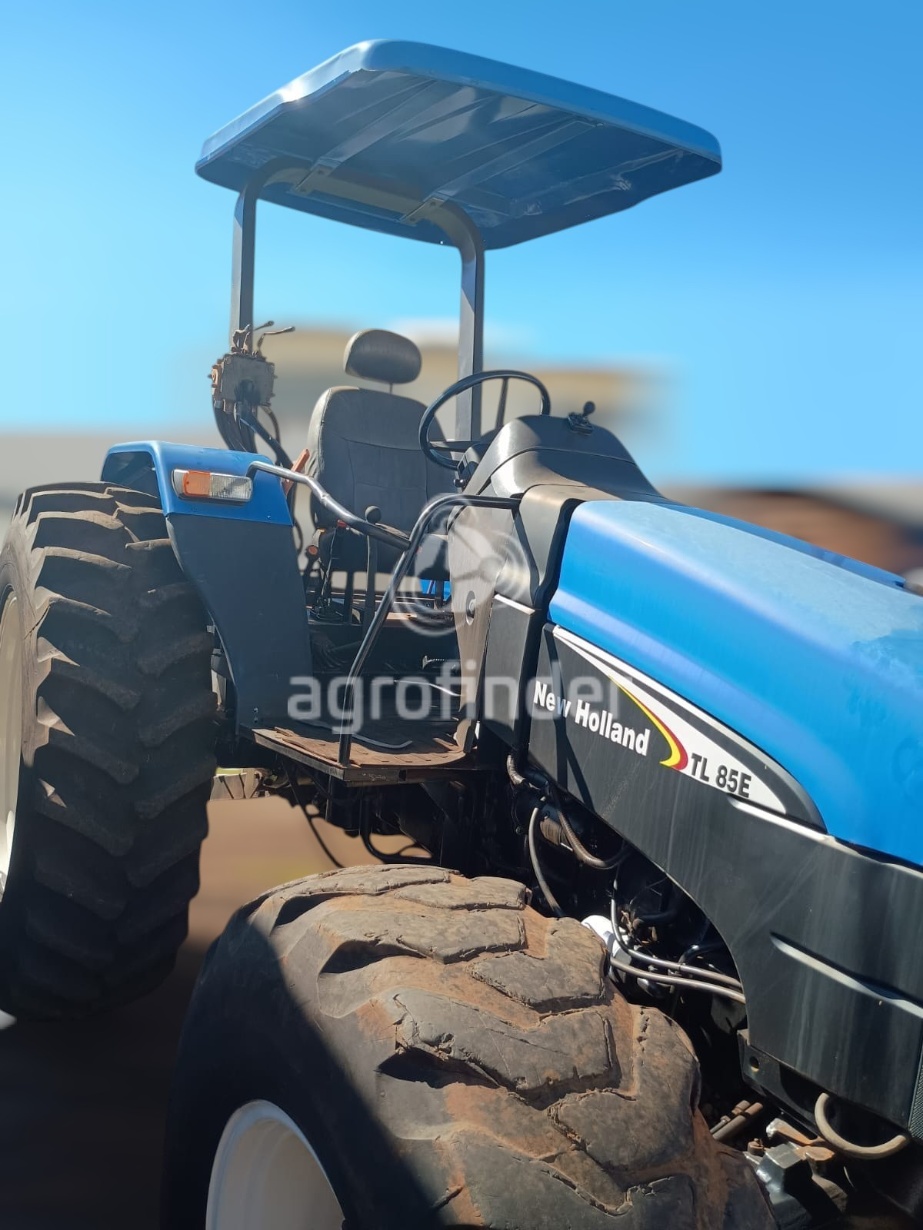 Trator New Holland TL85E ano 2009 - TL85E - Máquinas Agrícolas
