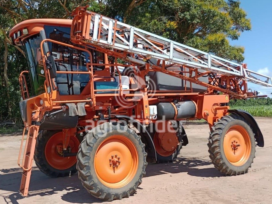 Pulverizador Autopropelido Jacto Uniport 2000 Plus ano 2014 - Uniport 2000 Plus - Máquinas Agrícolas