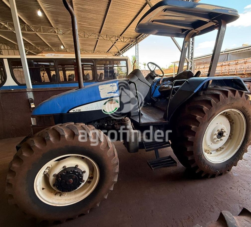 Trator New Holland TL 75E ano 2005 - TL 75E - Máquinas Agrícolas