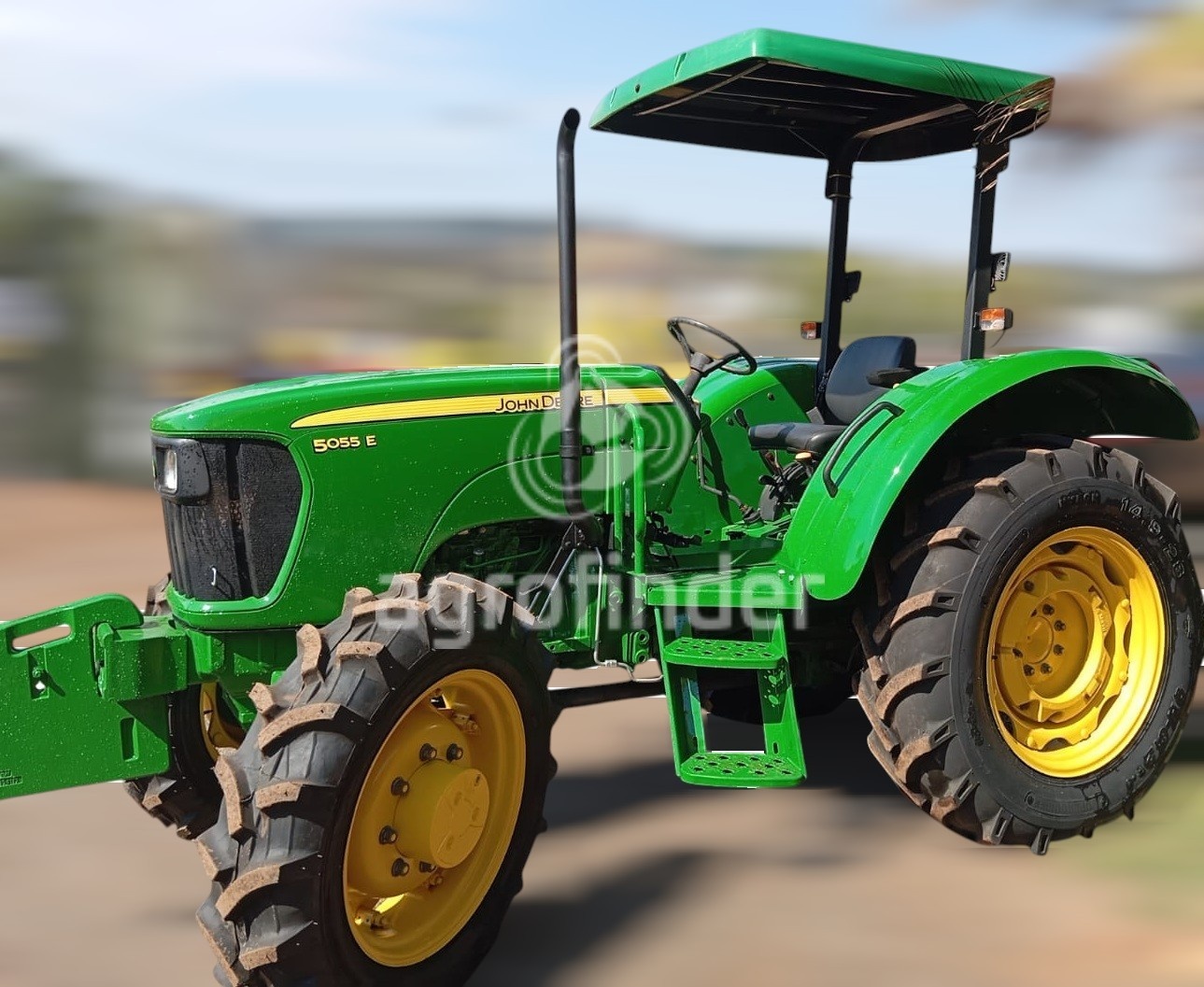 Trator John Deere 5055E ano 2013