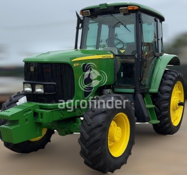 Trator John Deere 6130J ano 2012