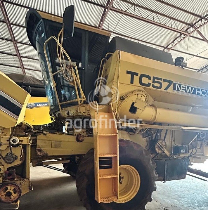Colheitadeira New Holland TC 57 ano 1994 - TC 57 - Máquinas Agrícolas
