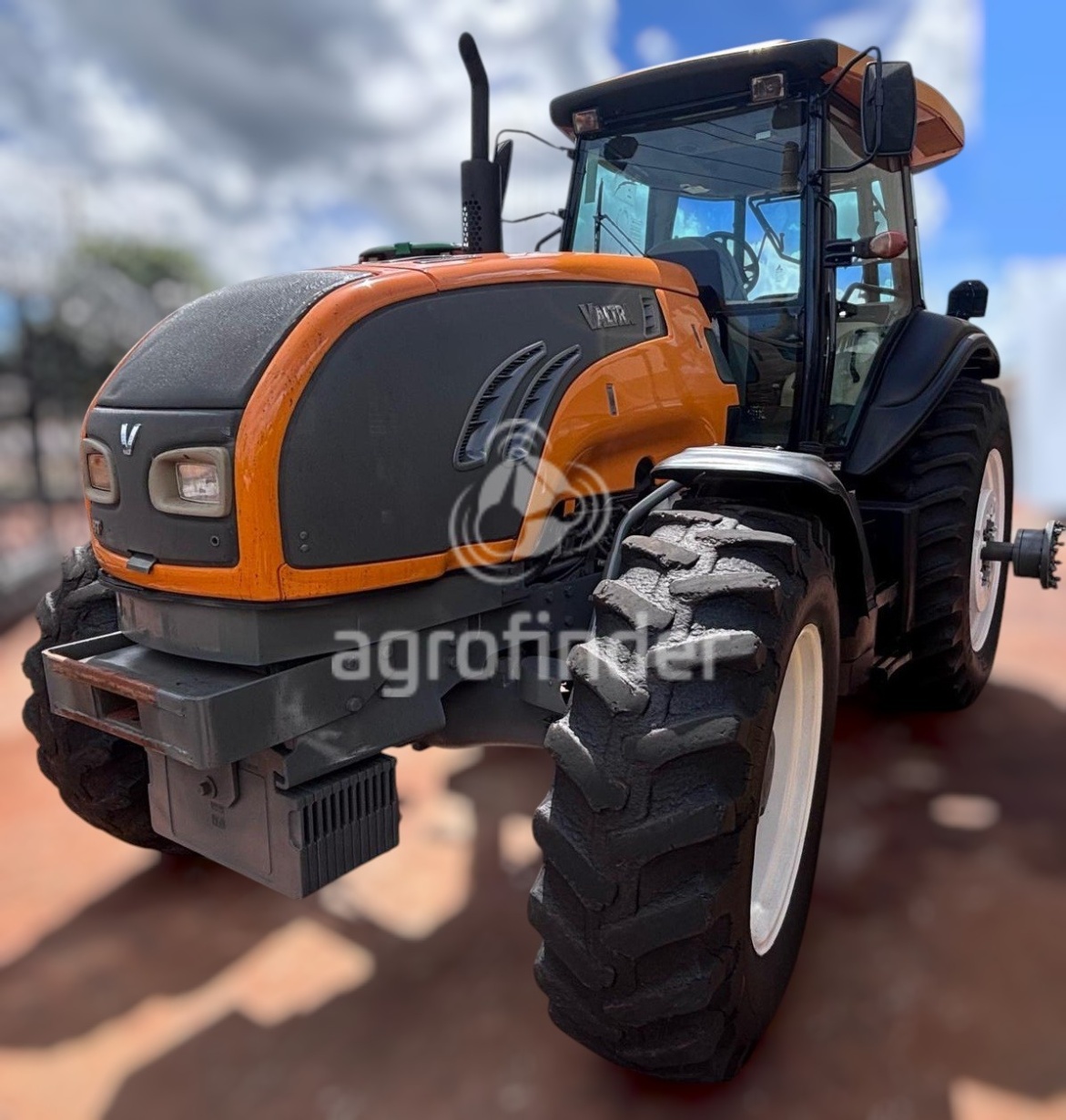 Trator Valtra BT 210 ano 2013