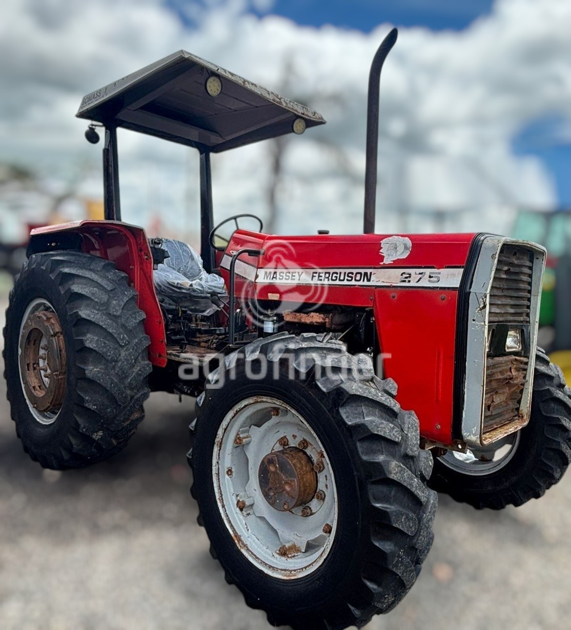 Trator Massey Ferguson MF 275 ano 2001