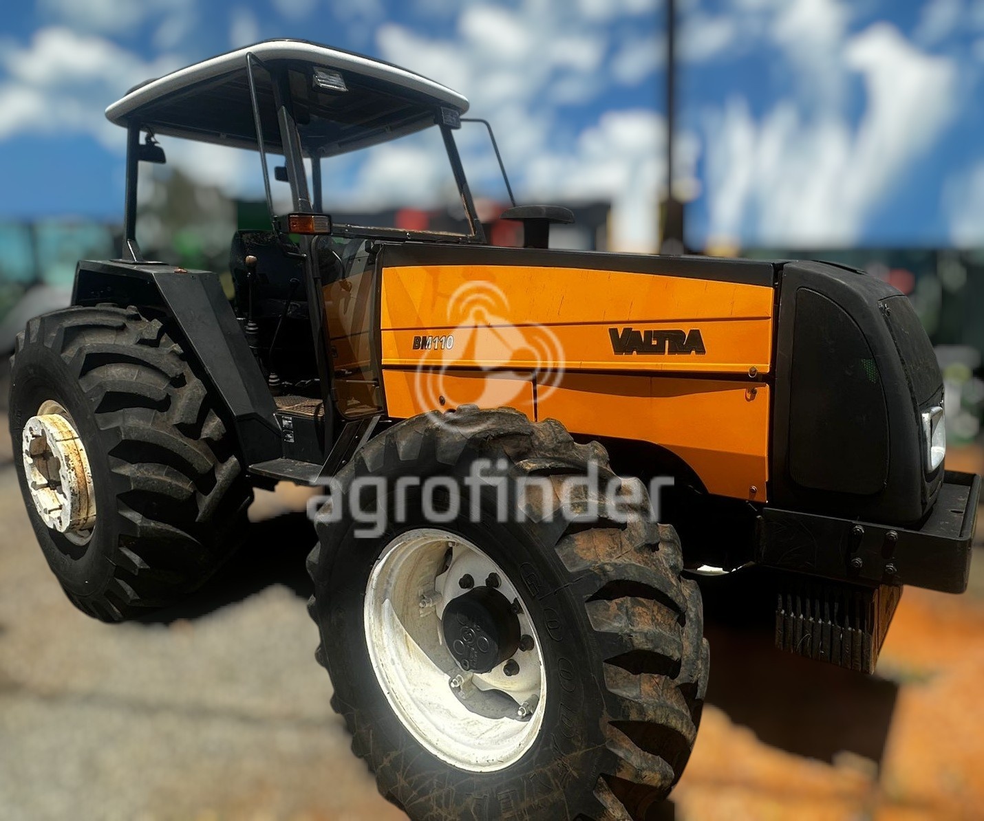 Trator Valtra BM 110 ano 2001