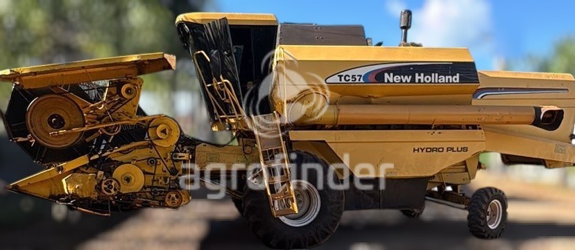 Colheitadeira New Holland TC 57 ano 2005 - TC 57 - Máquinas Agrícolas