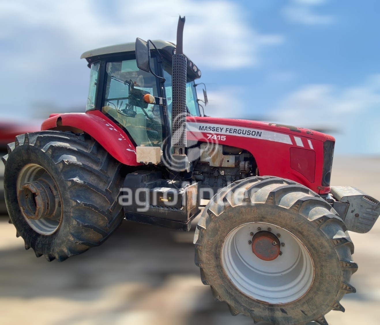 Trator Massey Ferguson MF 7415 ano 2014