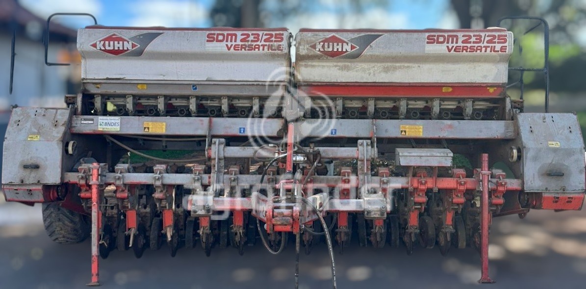 Plantadeira Kuhn SDM 23/25 Versatile ano 2013