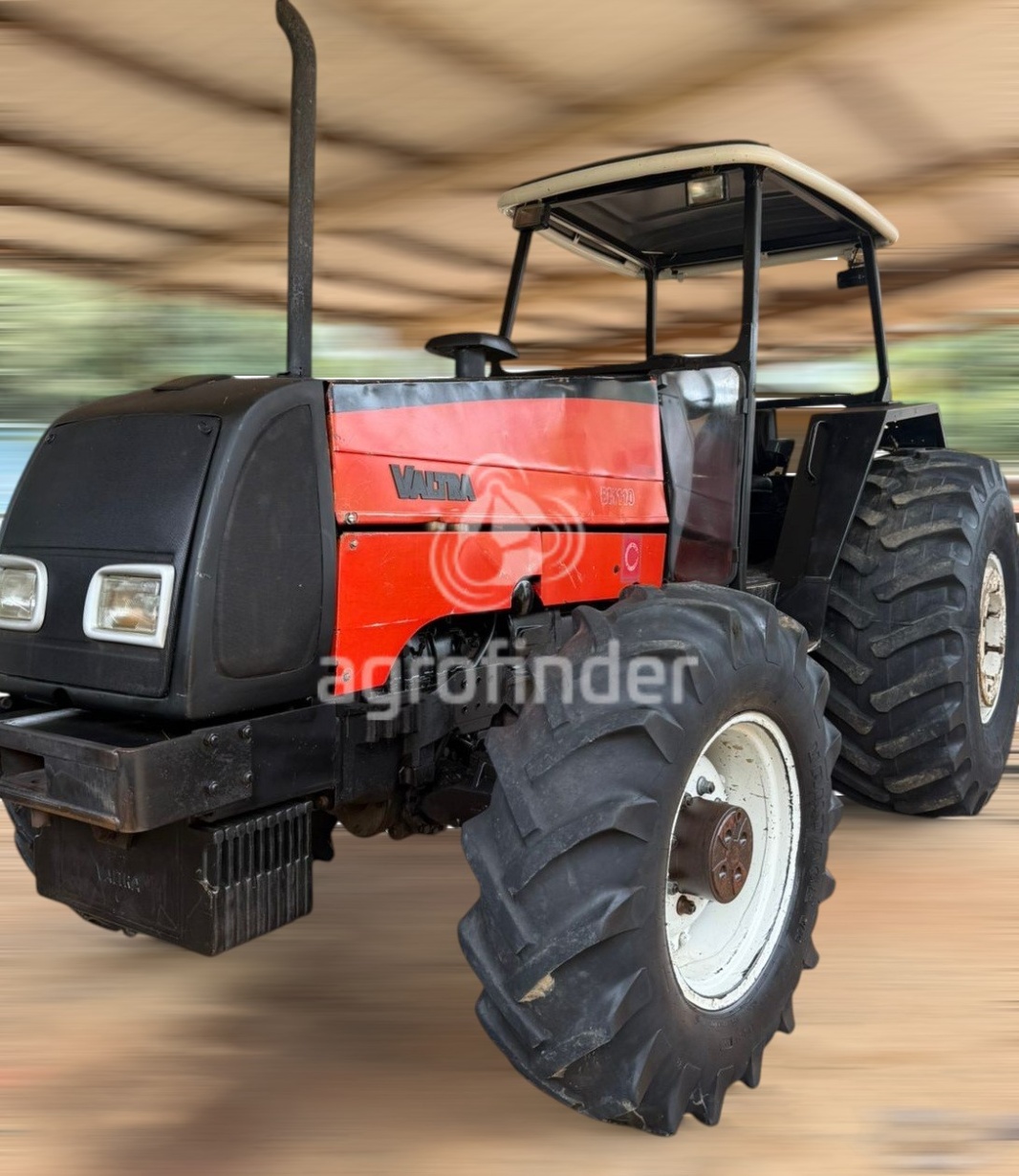 Trator Valtra BM 110 ano 2004