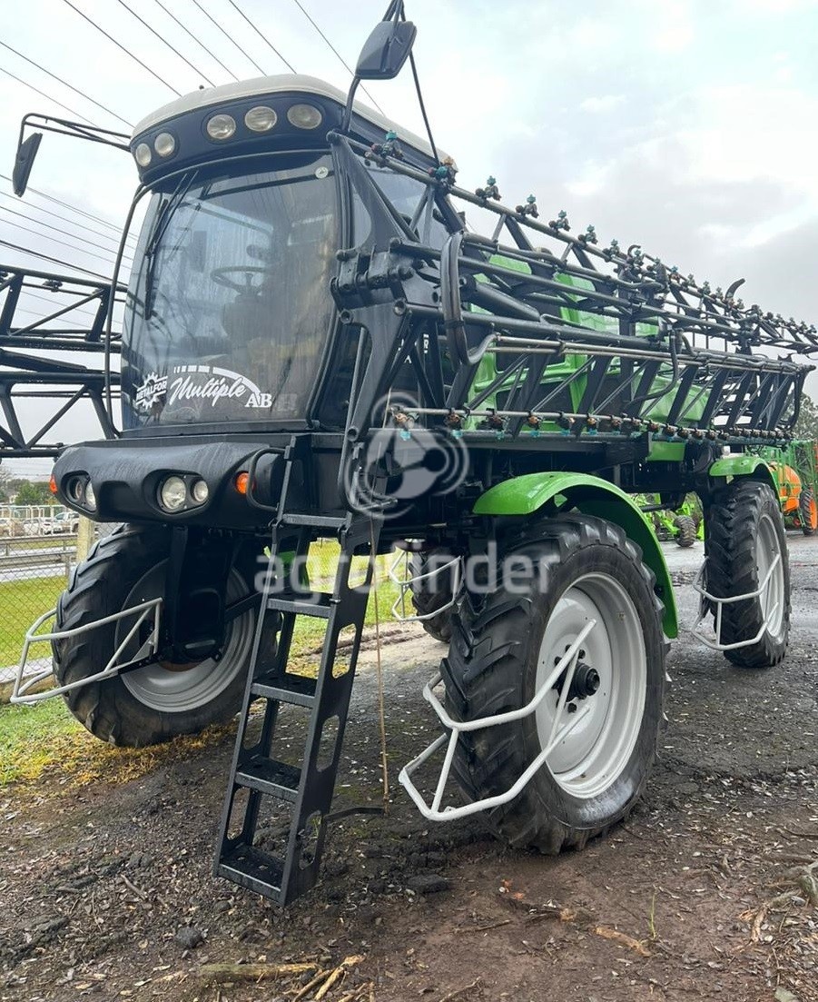 Pulverizador Autopropelido Metalfor Multi 3000 AB ano 2013