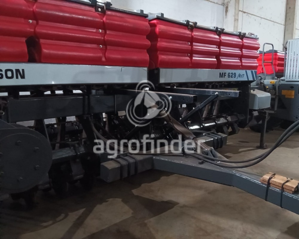 Plantadeira Massey Ferguson MF 629 ano 2013 - MF 629 - Implementos para Plantio