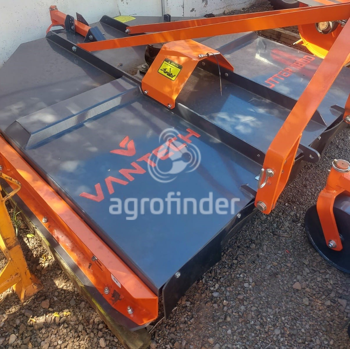 Roçadeira Vantech Kutter 1800 ano 2026