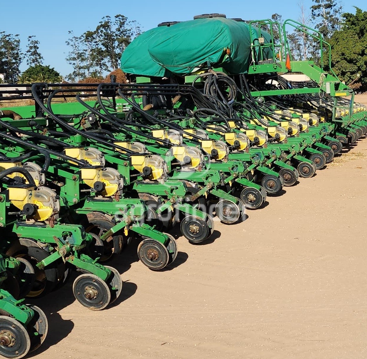 Plantadeira John Deere DB45 ano 2011 - DB45 - Implementos para Plantio