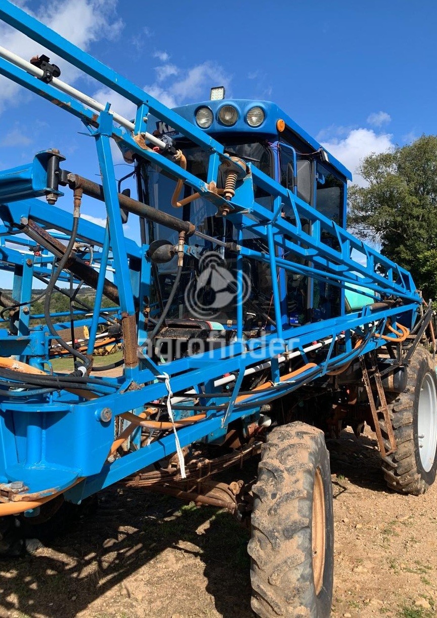 Pulverizador Autopropelido Montana 2100 ano 2004