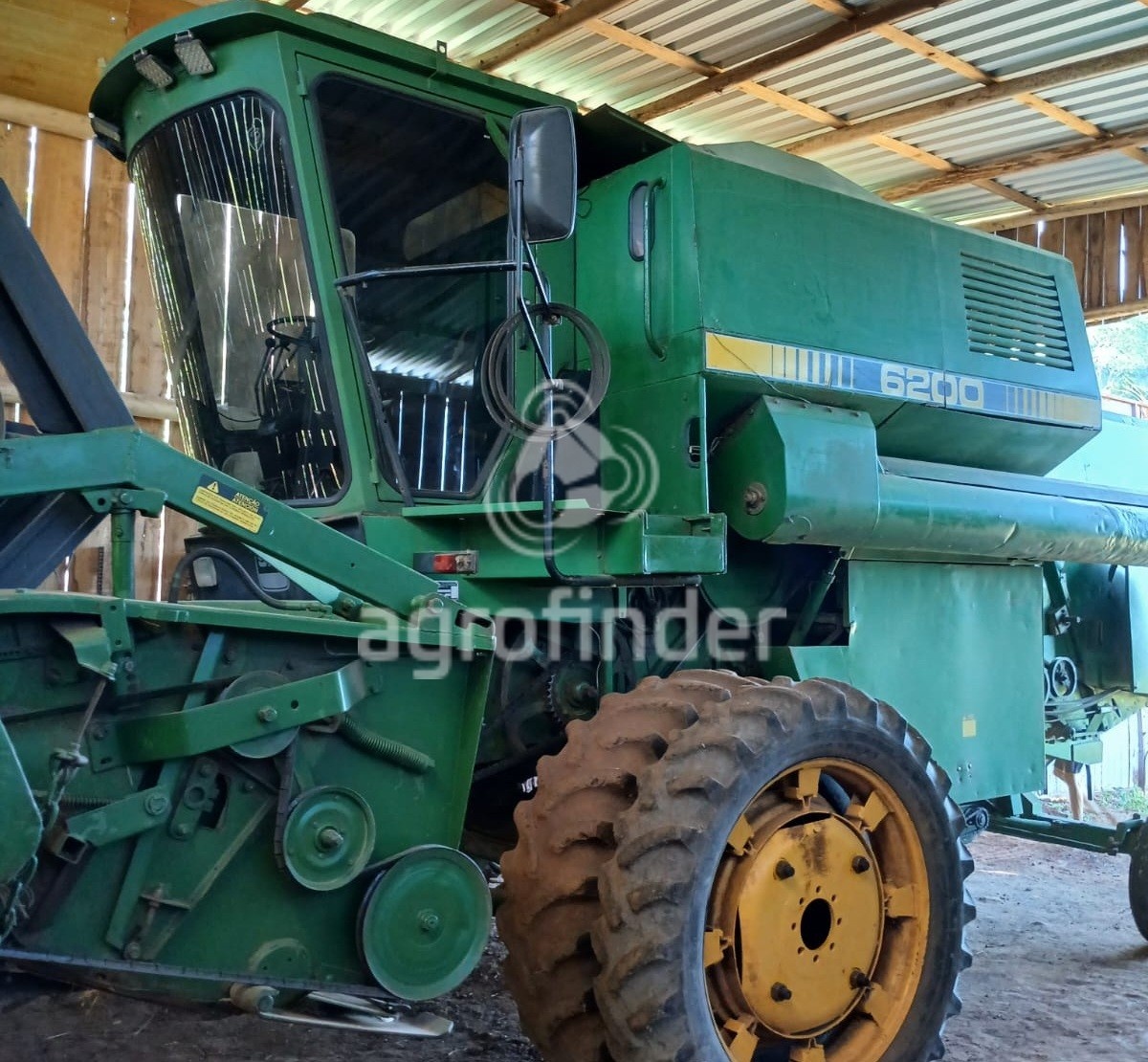 Colheitadeira SLC 6200 ano 1988