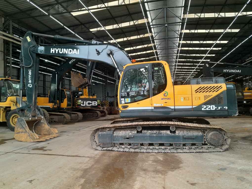 Escavadeira Hyundai R220 ano 2020 - R220 - Máquinas de Linha Amarela