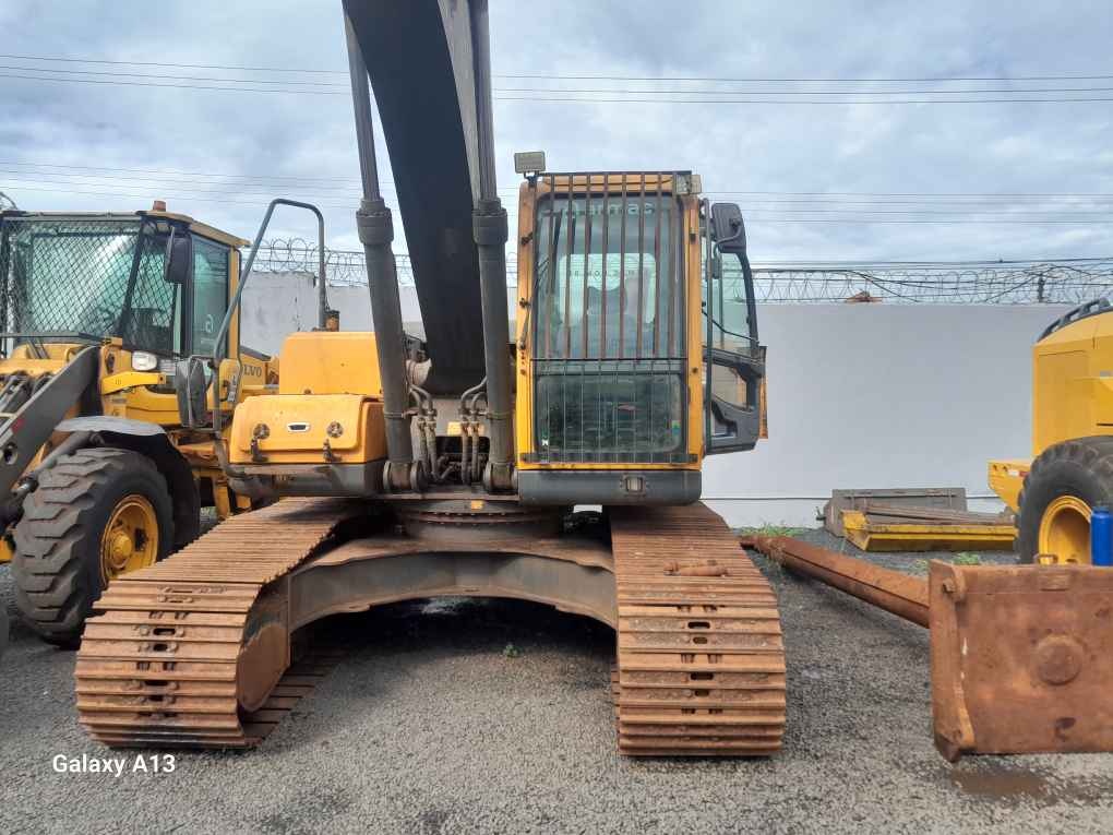 Escavadeira Hyundai R220 ano 2021 - R220 - Máquinas de Linha Amarela