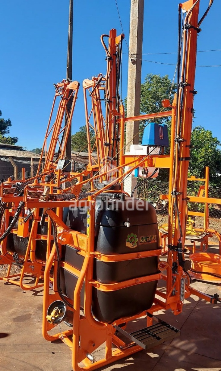 Pulverizador Unifort 600 L ano 2023