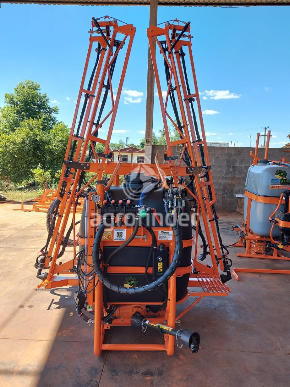 Pulverizador Unifort 600 L ano 2023