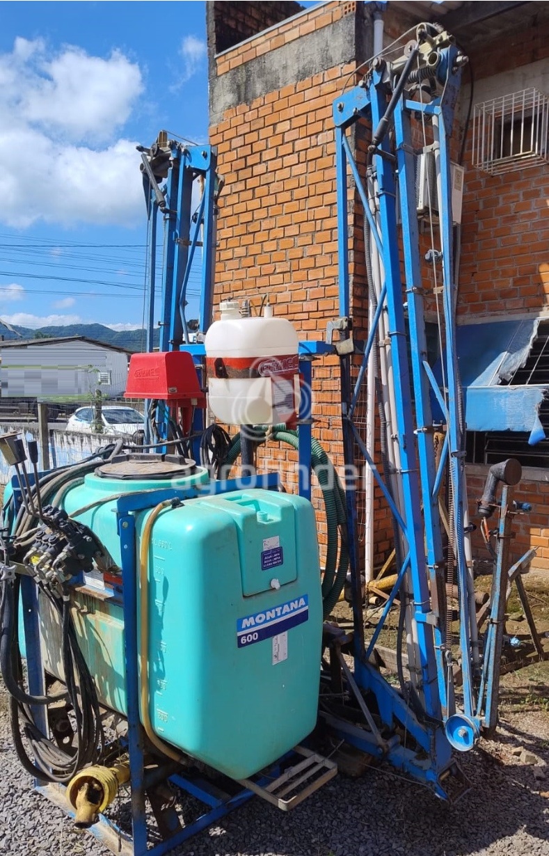 Pulverizador Montana 600 L ano 2009