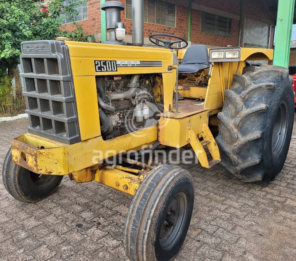 Trator CBT 2500 ano 1982