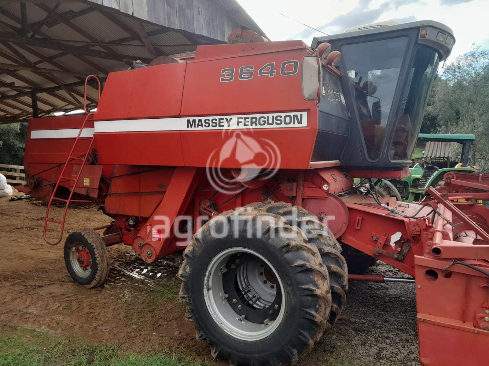 Colheitadeira Massey Ferguson MF 3640 ano 1985