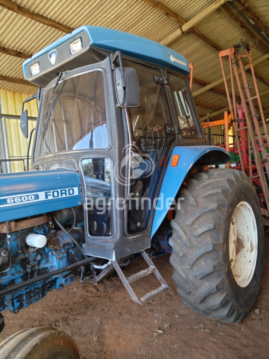 Trator Ford 6600 ano 1985