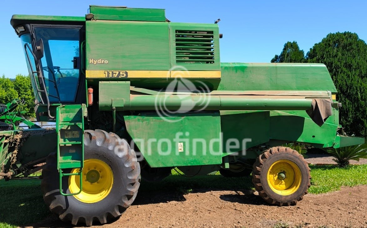 Colheitadeira John Deere 1175 ano 2000