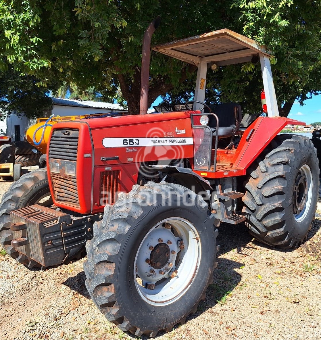 Trator Massey Ferguson MF 650 ano 2004