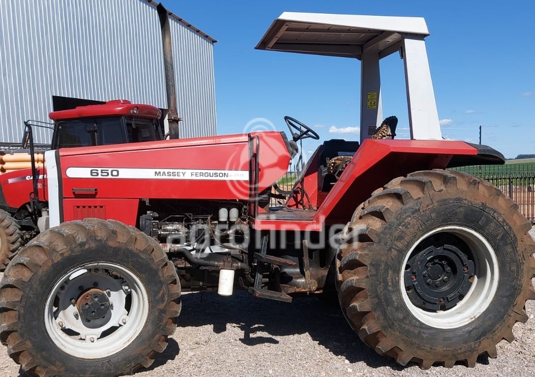 Trator Massey Ferguson MF 650 ano 2003