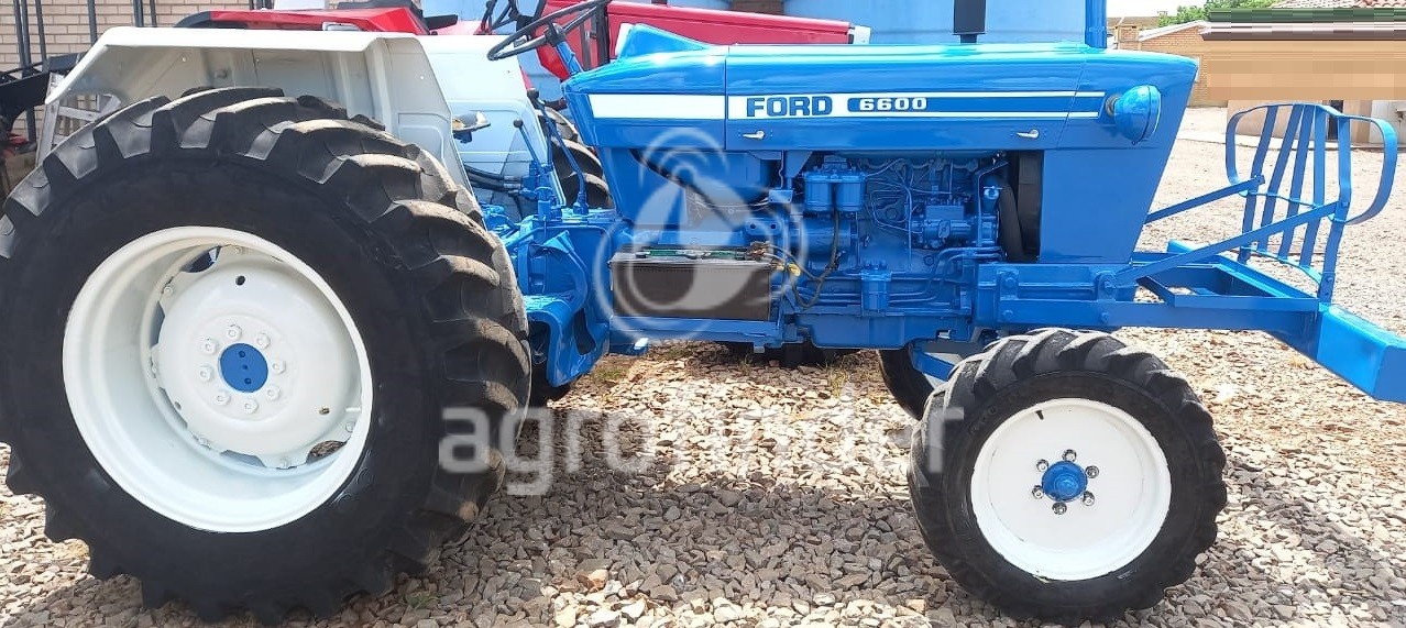 Trator Ford 6600 ano 1986