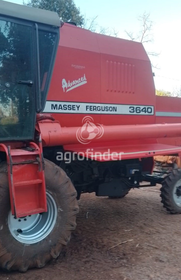 Colheitadeira Massey Ferguson MF 3640 ano 2004