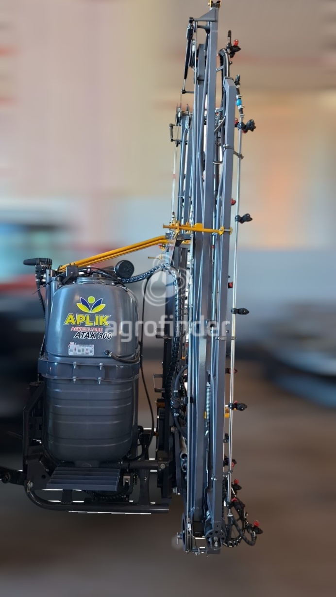 Pulverizador Aplik 800 L ano 2025