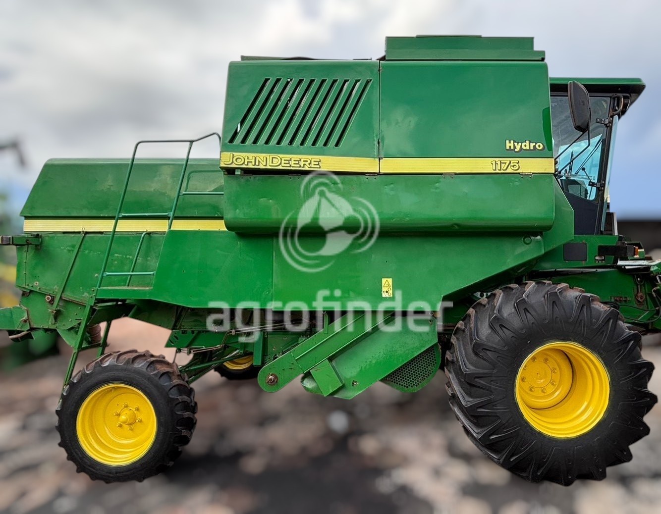 Colheitadeira John Deere 1175 ano 2012