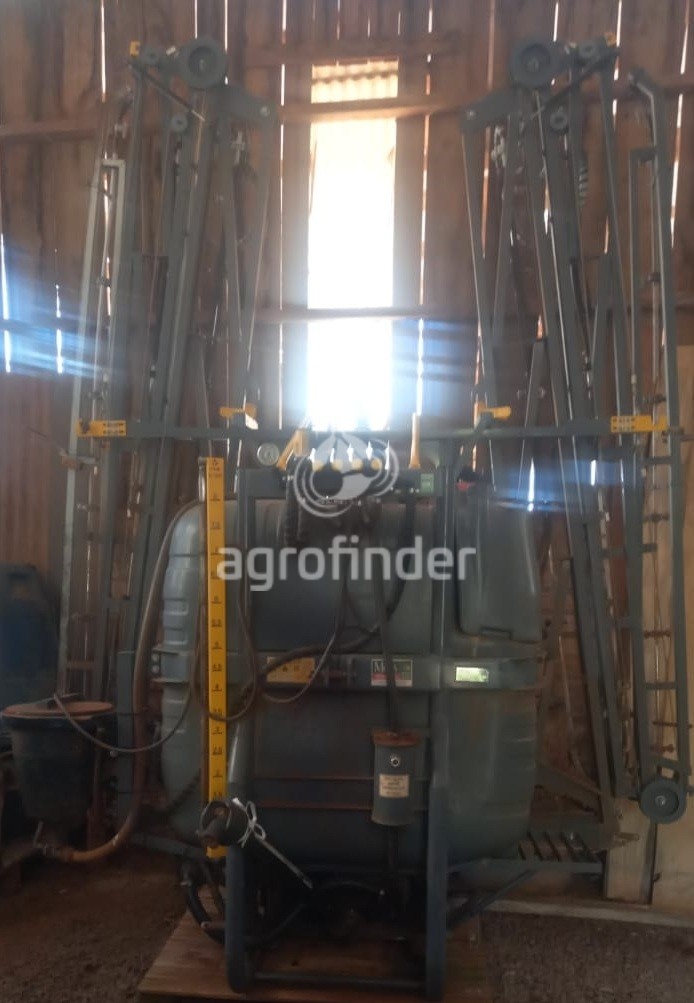 Pulverizador Aplik 800 L ano 2022