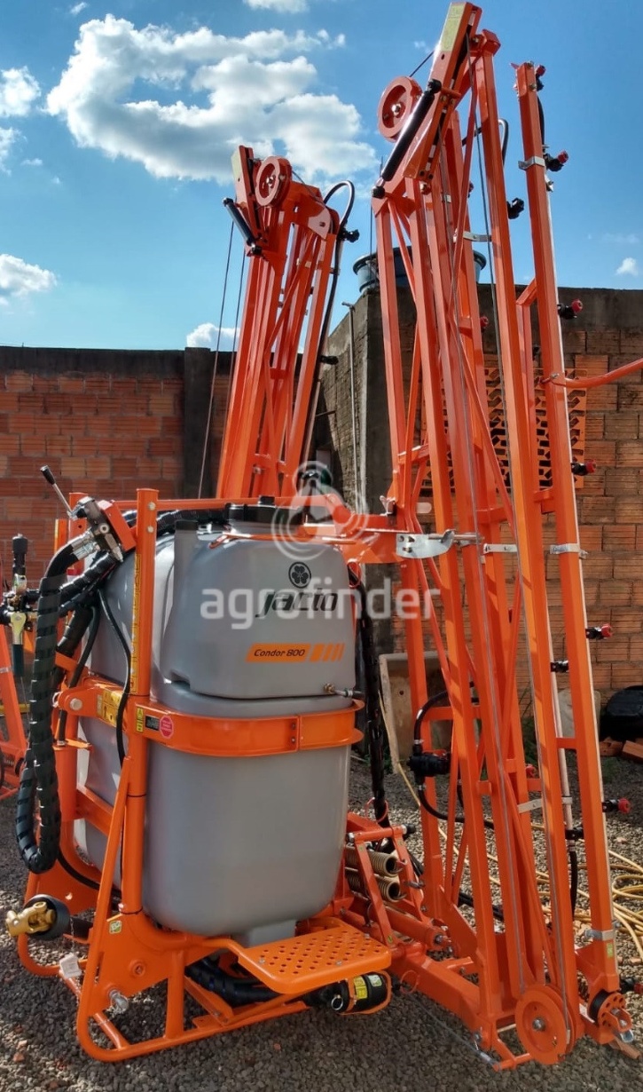 Pulverizador Unifort 800 L ano 2023