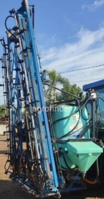 Pulverizador Montana 800 L ano 2010
